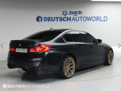 Photo of the vehicle BMW M5