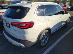 Photo of the vehicle BMW X5