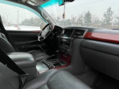 Photo of the vehicle Lexus LX