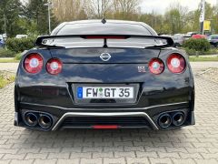 Photo of the vehicle Nissan GT-R