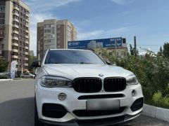 Photo of the vehicle BMW X5