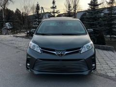 Фото авто Toyota Sienna