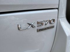 Photo of the vehicle Lexus LX