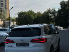 Photo of the vehicle BMW X5