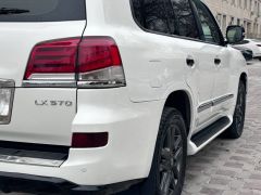 Photo of the vehicle Lexus LX