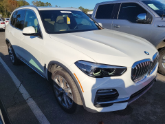 Photo of the vehicle BMW X5