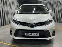 Фото авто Toyota Sienna