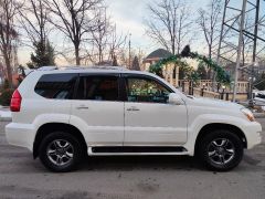 Photo of the vehicle Lexus GX