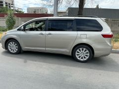 Photo of the vehicle Toyota Sienna