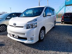 Сүрөт унаа Toyota Voxy