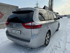 Photo of the vehicle Toyota Sienna