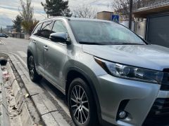 Photo of the vehicle Toyota Highlander