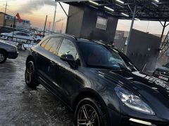 Photo of the vehicle Porsche Macan