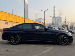 Photo of the vehicle BMW M5