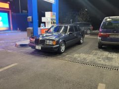 Photo of the vehicle Mercedes-Benz W124