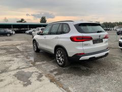 Photo of the vehicle BMW X5