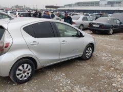 Сүрөт унаа Toyota Prius c