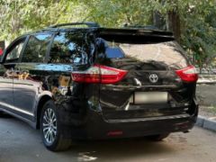 Photo of the vehicle Toyota Sienna