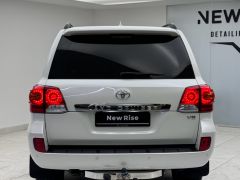 Photo of the vehicle Toyota Land Cruiser