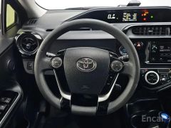 Сүрөт унаа Toyota Prius c