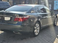 Photo of the vehicle Lexus LS