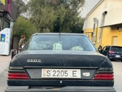 Сүрөт унаа Mercedes-Benz W124