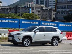 Сүрөт унаа Toyota RAV4