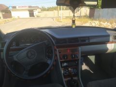 Сүрөт унаа Mercedes-Benz W124