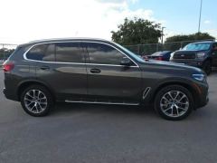 Photo of the vehicle BMW X5