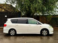 Photo of the vehicle Toyota Ipsum