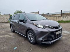 Фото авто Toyota Sienna