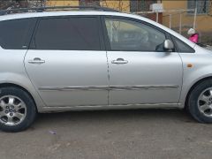 Фото авто Toyota Avensis Verso