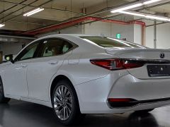 Photo of the vehicle Lexus ES