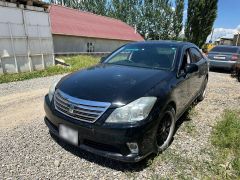 Photo of the vehicle Toyota Crown