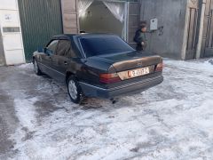 Сүрөт унаа Mercedes-Benz W124