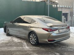 Photo of the vehicle Lexus ES