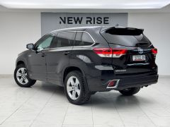 Photo of the vehicle Toyota Highlander