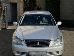 Photo of the vehicle Toyota Crown