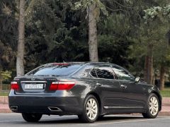 Photo of the vehicle Lexus LS