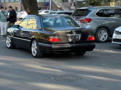 Photo of the vehicle Mercedes-Benz W124