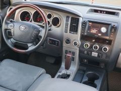 Сүрөт унаа Toyota Sequoia