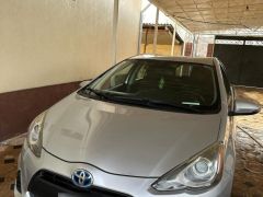 Сүрөт унаа Toyota Prius c