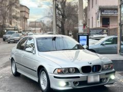 Photo of the vehicle BMW 5 Series