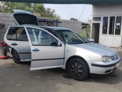 Photo of the vehicle Volkswagen Golf