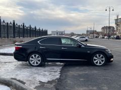 Photo of the vehicle Lexus LS