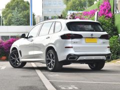 Photo of the vehicle BMW X5