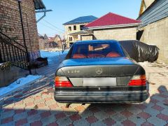 Сүрөт унаа Mercedes-Benz W124