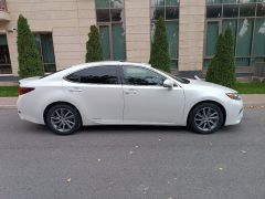 Photo of the vehicle Lexus ES