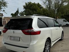 Фото авто Toyota Sienna