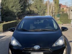 Сүрөт унаа Toyota Prius c